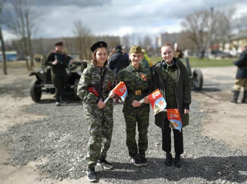 Провели Всероссийскую акцию &quot;Георгиевская ленточка&quot;.